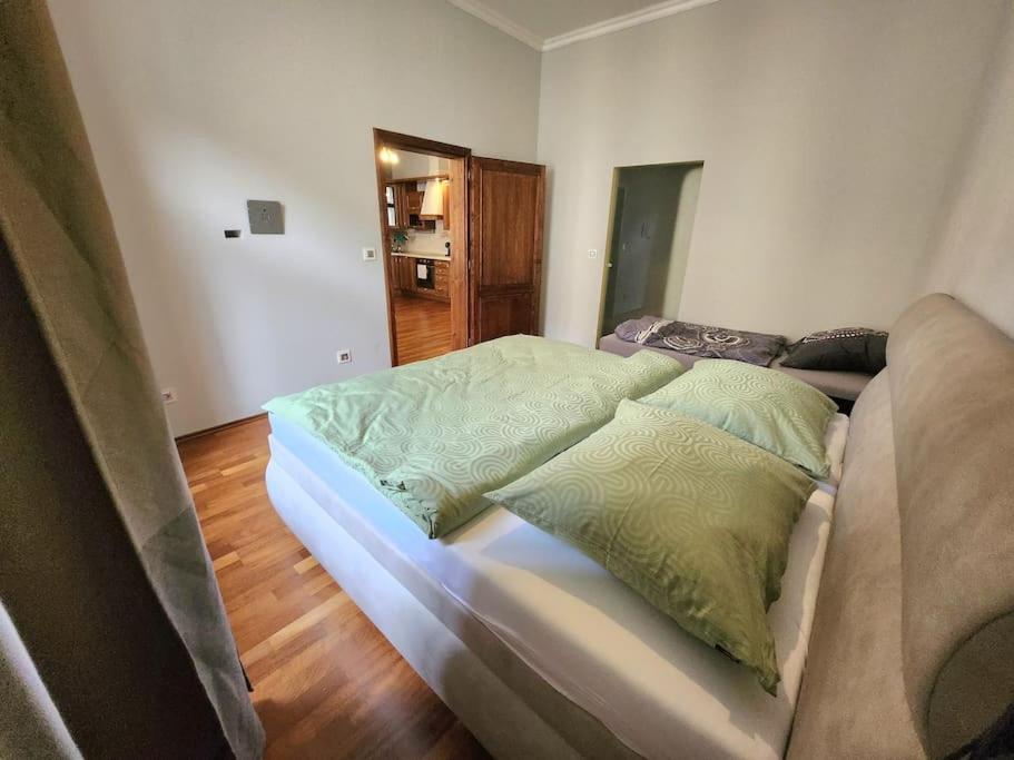 Spacious Apartment 6Min From The Dancing House Prague Extérieur photo