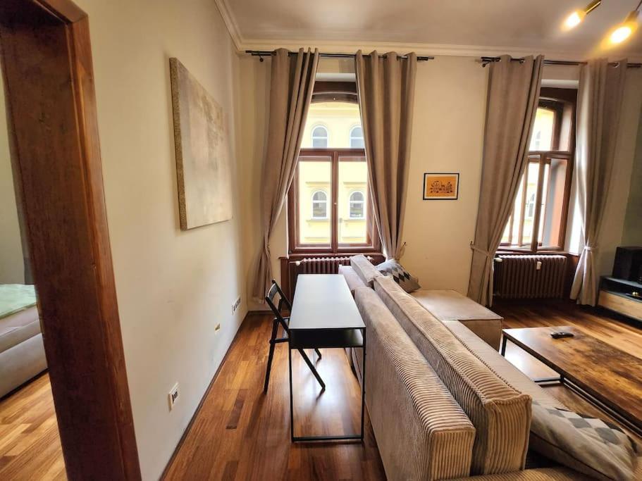 Spacious Apartment 6Min From The Dancing House Prague Extérieur photo